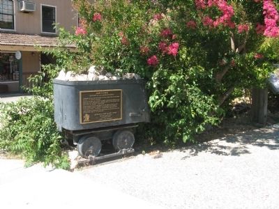 Jamestown Marker and Mine-Car image. Click for full size.