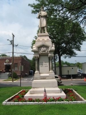 Southington Soldiers Memorial image. Click for full size.