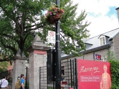 Le Ch�teau Ramezay - gateway to museum off Rue Notre Dame, Est image. Click for full size.