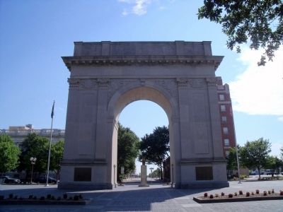Newport News Victory Arch (rear) image. Click for full size.
