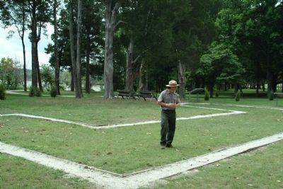 A Park Ranger Explains the Outline of the George Washington Birthplace House image. Click for full size.