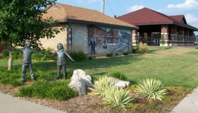 Immigrant Park Marker and Mural image. Click for full size.