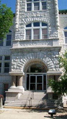 Vernon County Courthouse and Marker image. Click for full size.