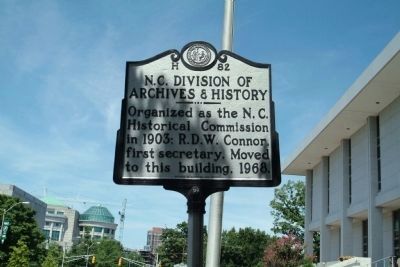 N.C. Division of Archives & History Marker image. Click for full size.