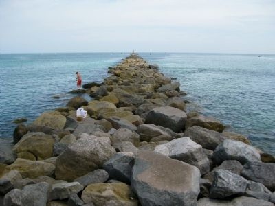 Ponce de Le�n Inlet north jetty image. Click for full size.