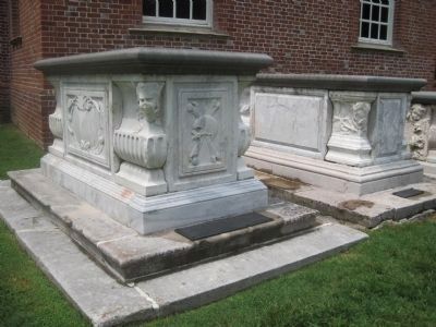 Robert Carter's Tomb image. Click for full size.