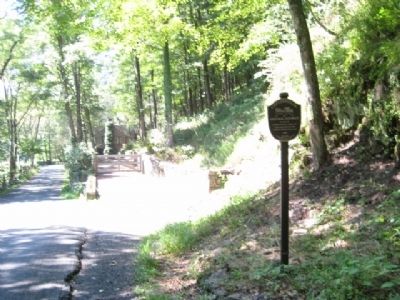 Identical Marker on Fleecydale Road image. Click for full size.