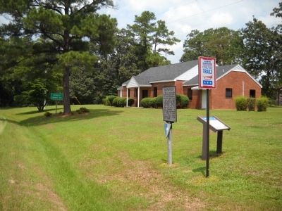 Marker on Devil's Racetrack Road image. Click for full size.