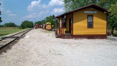 Missouri Pacific Wooden Frame Depot and Marker image. Click for full size.