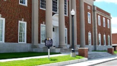 Historic Courthouse and Marker. Click for full size. Historic Courthouse and Marker image. Click for full size.