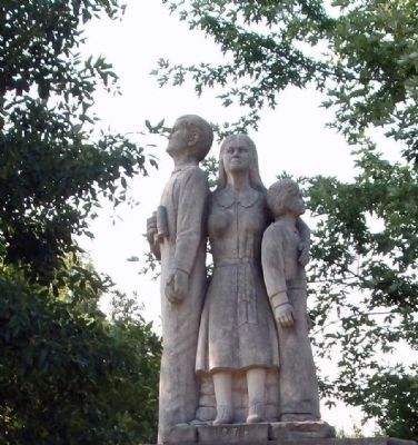 Top Statue - 1976 Dedication Statue - "Cairo Memorial Park". Click for full size. Top Statue - 1976 Dedication Statue - "Cairo Memorial Park" image. Click for full size.