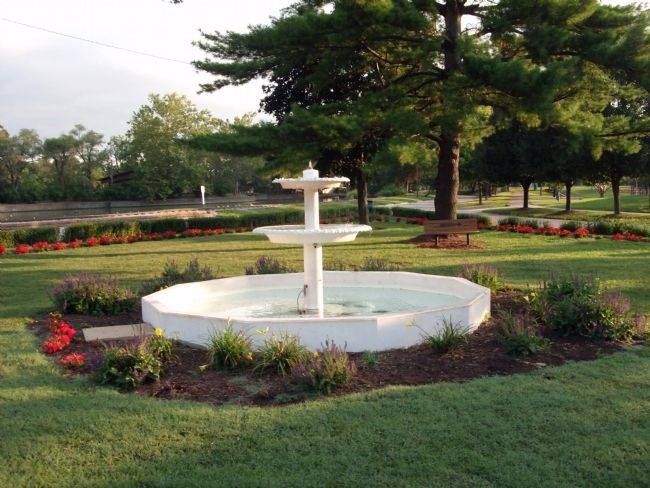 Columbia Park Zoo Fountain. Click for full size. Columbia Park Zoo Fountain image. Click for full size.