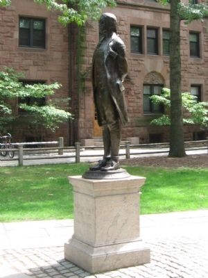 Nathan Hale Statue image. Click for full size.