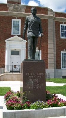 Harry S. Truman Monument image. Click for full size.