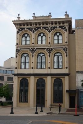 Front View of the Central Bank Building image. Click for full size.