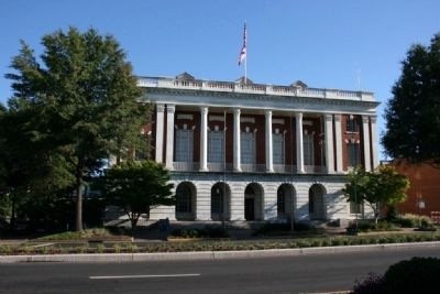 Tuscaloosa City Hall image. Click for full size.