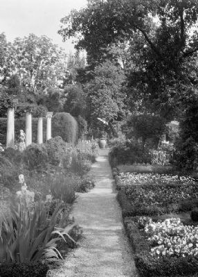Chatham's formal gardens image. Click for full size.