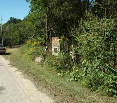 Looking West - - Burnett's Creek Arch Markers image. Click for full size.