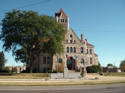 South Side - - Fulton County Courthouse image. Click for full size.