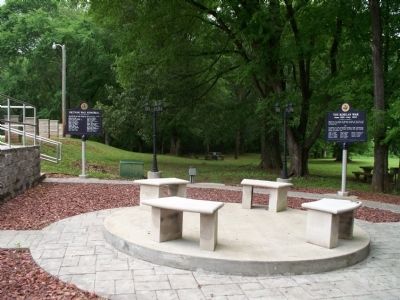 Vietnam War Memorial Marker & Korean image. Click for full size.
