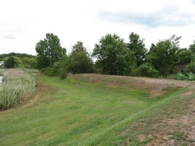 Earthworks from Civil War era Fort Nathan Hale image. Click for full size.