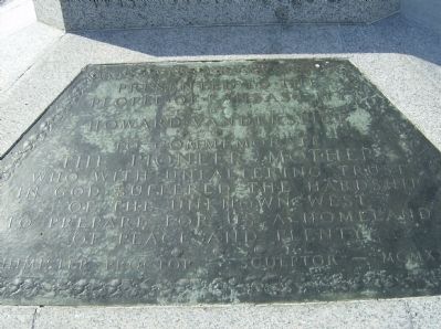 Pioneer Mother Monument Inscription Tablet image. Click for full size.