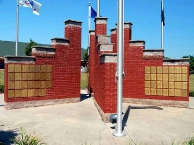 Anderson County Veterans Monument -<br>World War I & II Sections<br>South Side. Click for full size. Anderson County Veterans Monument -<br>World War I & II Sections<br>South Side image. Click for full size.