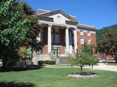 Bell County Courthouse. Click for full size. Bell County Courthouse image. Click for full size.