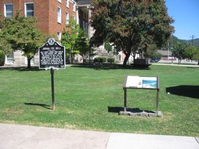 Markers at the Courthouse image. Click for full size.