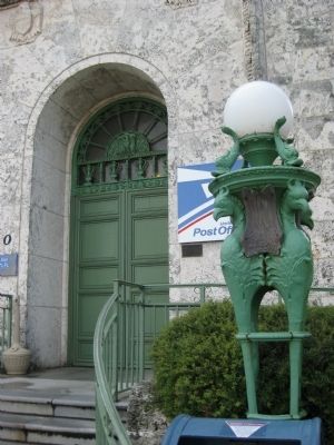 United States Post Office Entrance and NRHP Marker image. Click for full size.