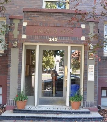 Lincoln Arms Apartments Entrance image. Click for full size.