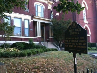 Marker as seen walking eastward on Short Street. image. Click for full size.