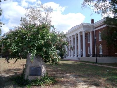 Surry County Courthouse image. Click for full size.