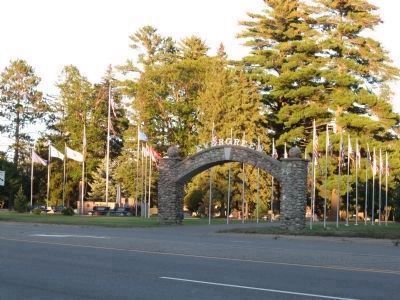 Veterans Memorial and Evergreen Cemetery image. Click for full size.