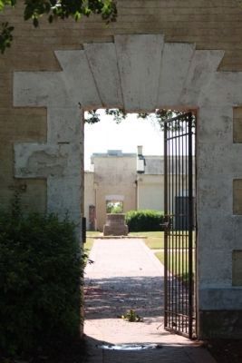 The Augusta Arsenal Northside entrance, view inside to Parade Ground image. Click for full size.
