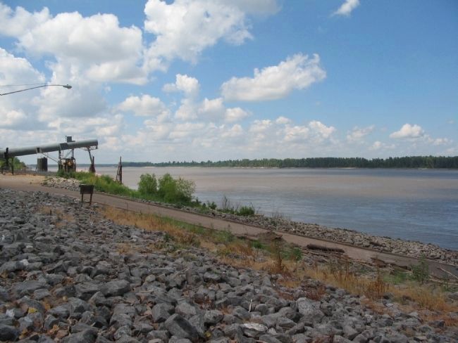 Mississippi River at Caruthersville image. Click for full size.