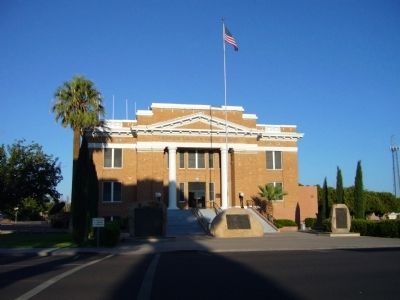 Graham County Courthouse image. Click for full size.