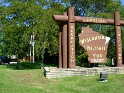 Thirty-second Division Memorial Highway Marker. Click for full size. Thirty-second Division Memorial Highway Marker image. Click for full size.