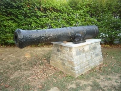 Revolutionary War Cannon image. Click for full size.