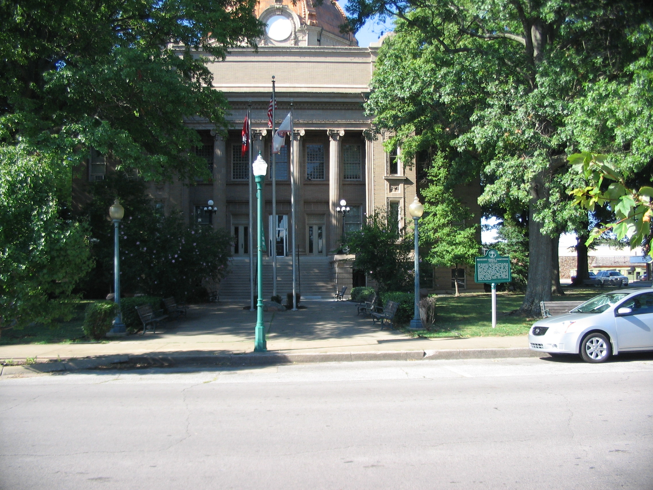 South Entrance to Courthouse and Marker