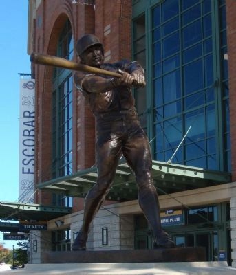 The Robin Yount Statue image. Click for full size.