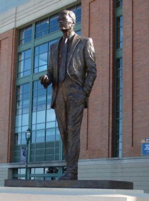 Allan H. Selig Statue image. Click for full size.