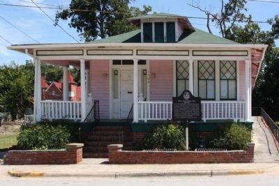 John McClinton Tutt House and Marker image. Click for full size.