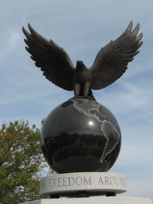 Eagle and Globe Atop the Central Column image. Click for full size.