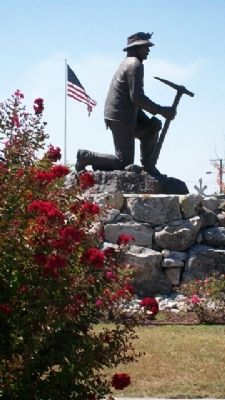 The Kneeling Miner Monument image. Click for full size.