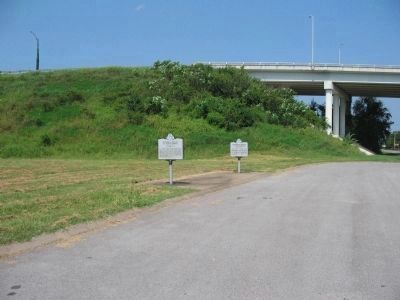 Markers Beside the Overpass of Old Nashville Road image. Click for full size.