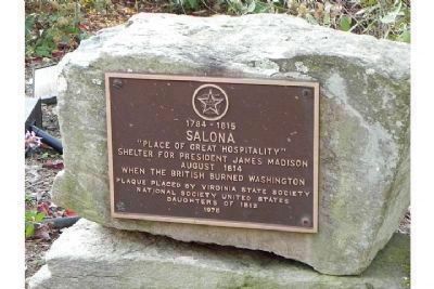 Rock and marker on the path to the Salona house image. Click for full size.