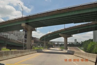 I-40 Up-ramp to Bridge over Mississippi River image. Click for full size.