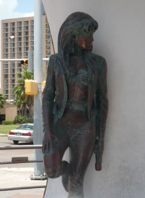 Selena Statue image. Click for full size.
