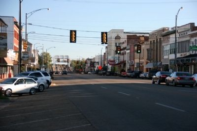 Looking South Along Broad Street (U.S. Highway 80) image. Click for full size.